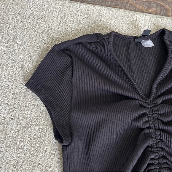 SOLD ‼️ H&M Divided Solid Black fitted Tee‎ Top - Size Small - Picture 4 of 7